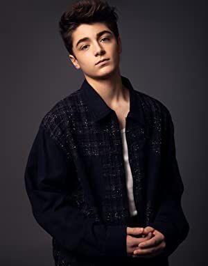 Official profile picture of Asher Angel