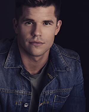 Official profile picture of Charlie Carver