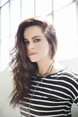 Official profile picture of Emily Hampshire