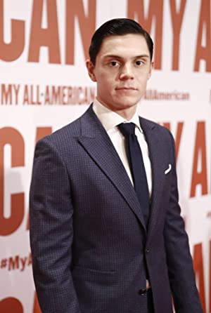 Official profile picture of Evan Peters