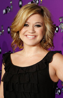 Official profile picture of Kelly Clarkson