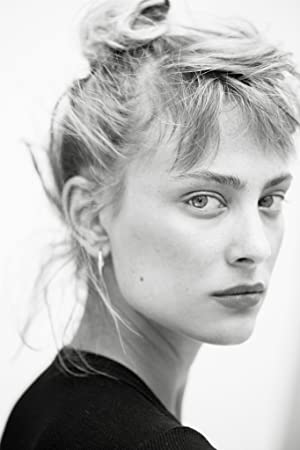 Official profile picture of Nora Arnezeder
