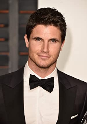 Official profile picture of Robbie Amell