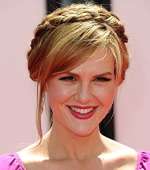 Official profile picture of Sara Rue